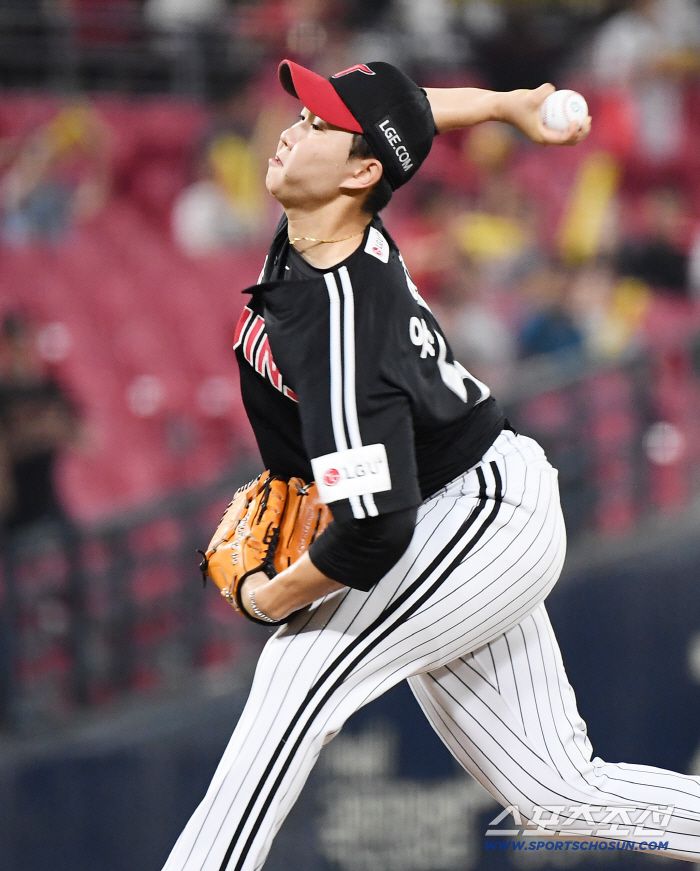 23일 광주 기아 챔피언스필드에서 열린 LG-KIA전. 10회말 유영찬이 투구하고 있다. 광주=정재근 기자 cjg@sportschosun.com/2025.7.23/