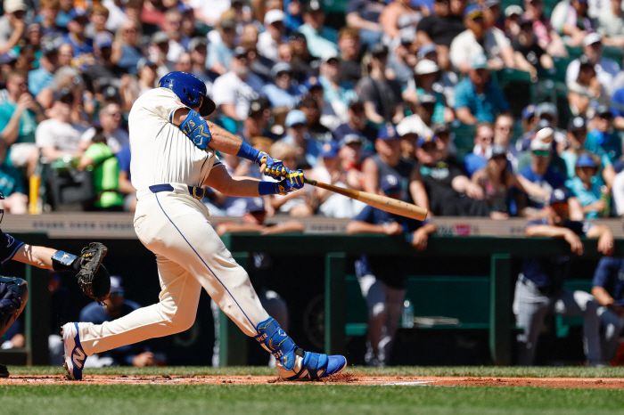 칼 롤리가 1회말 우월 투런홈런을 날리고 있다. AFP연합뉴스