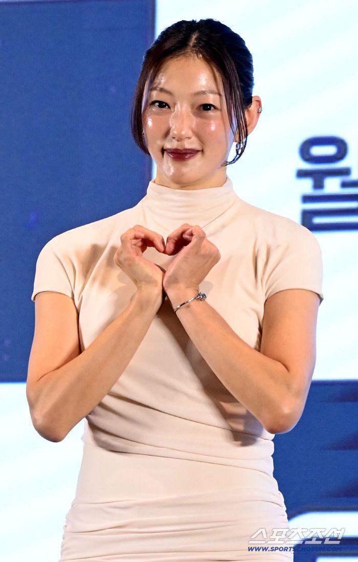 12일 더 세인트에서 열린 지니 TV 오리지널 드라마 '금쪽같은 내 스타'의 제작발표회, 이엘이 포토타임을 갖고 있다. 허상욱 기자wook@sportschosun.com/2025.08.12/