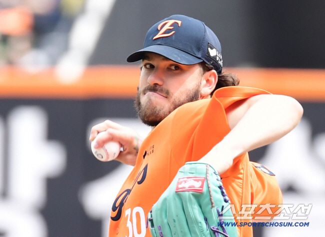 27일 대전 한화생명볼파크에서 열린 한화와 KT의 경기. 선발 투구하는 한화 폰세. 대전=송정헌 기자songs@sportschosun.com/2025.04.27/