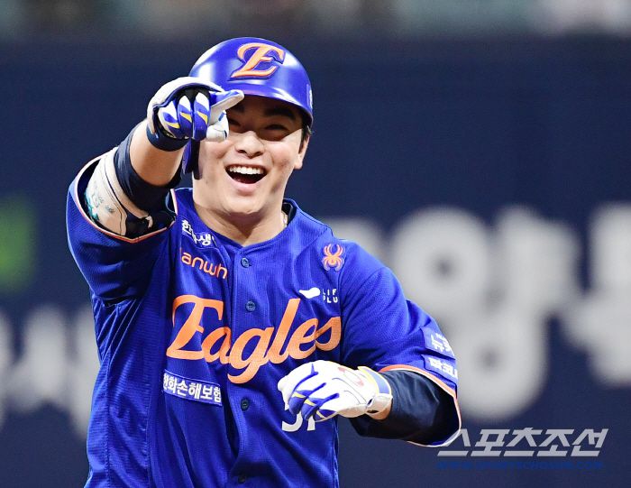 26일 고척돔에서 열린 KBO리그 키움과 한화의 경기. 9회초 역전 솔로홈런을 날린 한화 문현빈. 고척=송정헌 기자songs@sportschosun.com/2025.08.26/