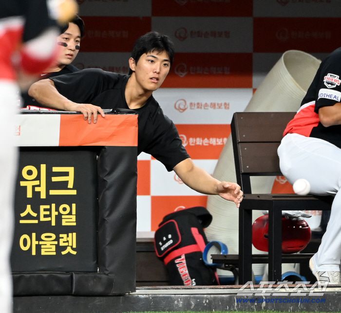 본능적으로 손을 뻗는 이의리