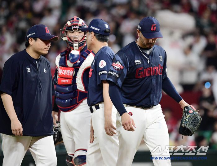 5일 인천 SSG랜더스필드에서 열린 SSG와 롯데의 경기. 5회말 강판 당하는 롯데 선발 벨라스케즈. 인천=송정헌 기자songs@sportschosun.com/2025.09.05/