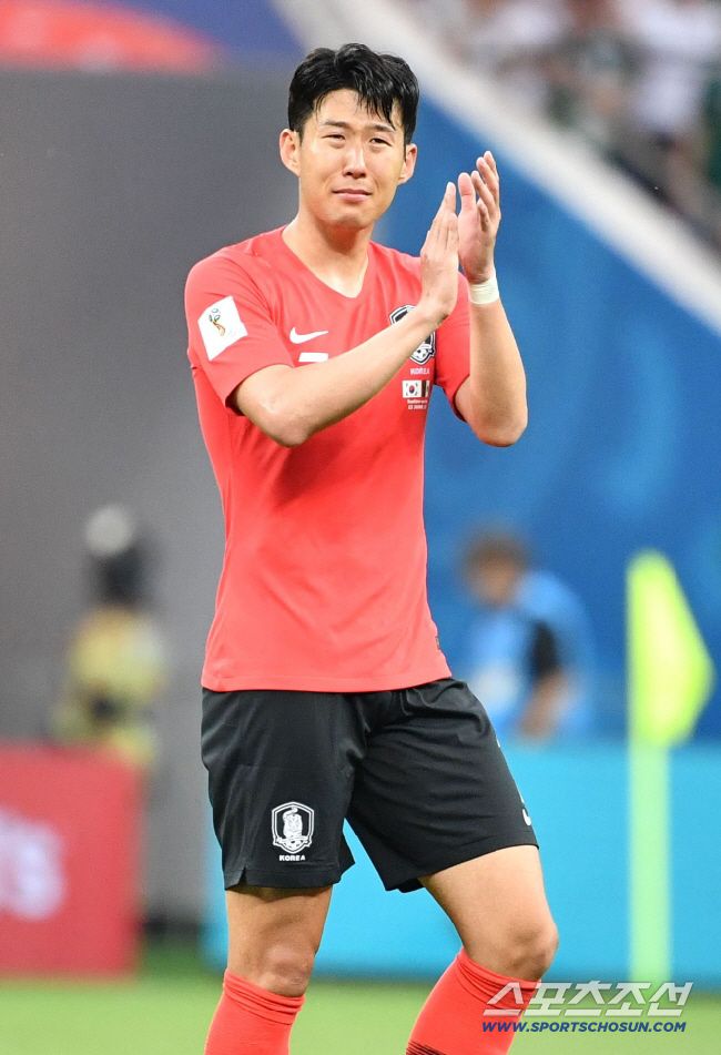 2018 러시아월드컵 한국과 멕시코의 조별예선 2차전이 24일 새벽(한국시각) 러시아 로스토프 아레나에서 열렸다. 한국팀이 아쉽게 1-2로 패했다. 손흥민이 아쉬움의 눈물을 흘리고 있다. 로스토프(러시아)=정재근 기자 cjg@sportschosun.com/2018.06.24/