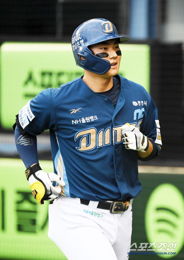 14일 잠실구장에서 열린 두산 베어스와 NC 다이노스의 경기. 1회초 NC 김주원이 솔로포를 날린 뒤 환호하고 있다. 잠실=박재만 기자 pjm@sportschosun.com/2025.08.14/