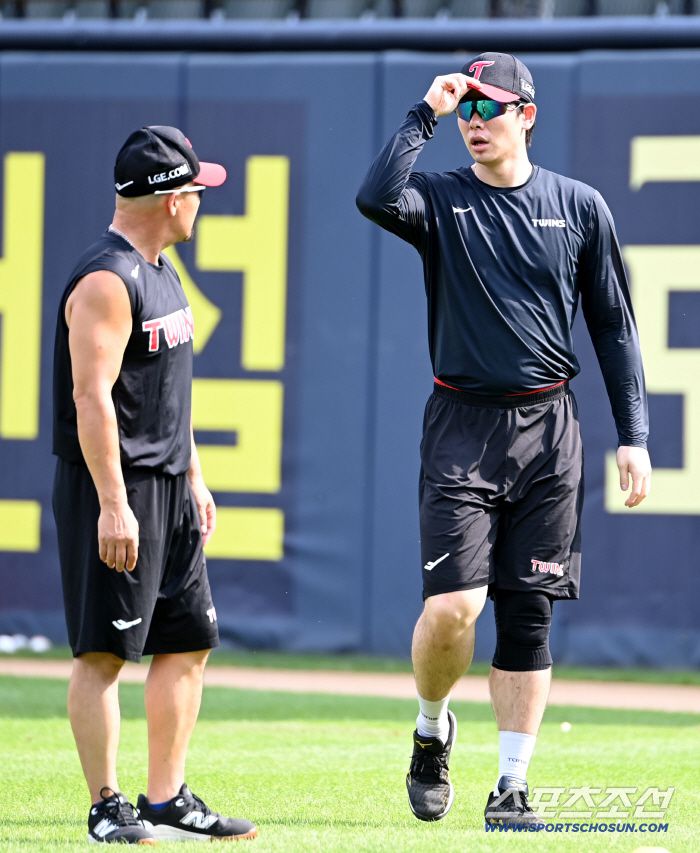 29일 잠실야구장에서 열린 키움과 LG의 경기, LG 홍창기가 외야 그라운드에서 훈련을 소화하고 있다. 잠실=허상욱 기자wook@sportschosun.com/2025.08.29/