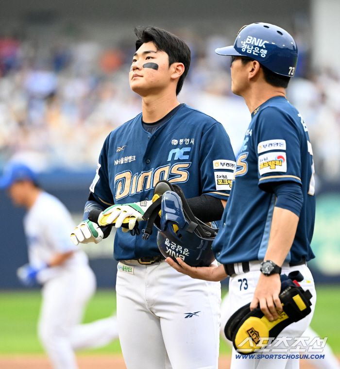 7일 대구삼성라이온즈파크에서 열린 NC와 삼성의 와일드카드 2차전, 5회초 NC 김주원이 삼성 우익수 김성윤의 호수비에 아웃되며 아쉬워하고 있다. 대구=허상욱 기자wook@sportschosun.com/2025.10.07/