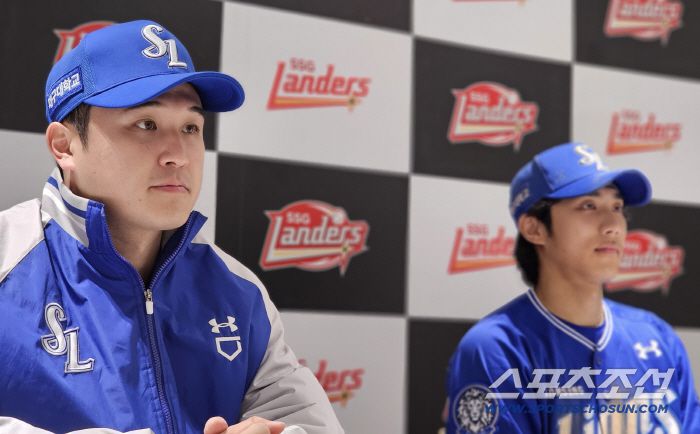 준PO 1차전을 마치고 인터뷰 하는 최원태와 이재현. 인천=스포츠조선 정현석 기자 hschung@sportschosun.com