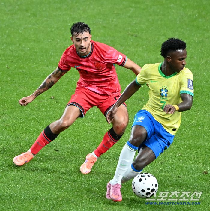 10일 서울월드컵경기장에서 열린 대한민국 축구대표팀과 브라질의 A매치 평가전, 카스트로프가 수비를 펼치고 있다. 상암=허상욱 기자wook@sportschosun.com/2025.10.10/