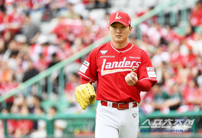 가을야구 잘 던졌지만 구위가 떨어지며 4회부터 흔들린 김건우.