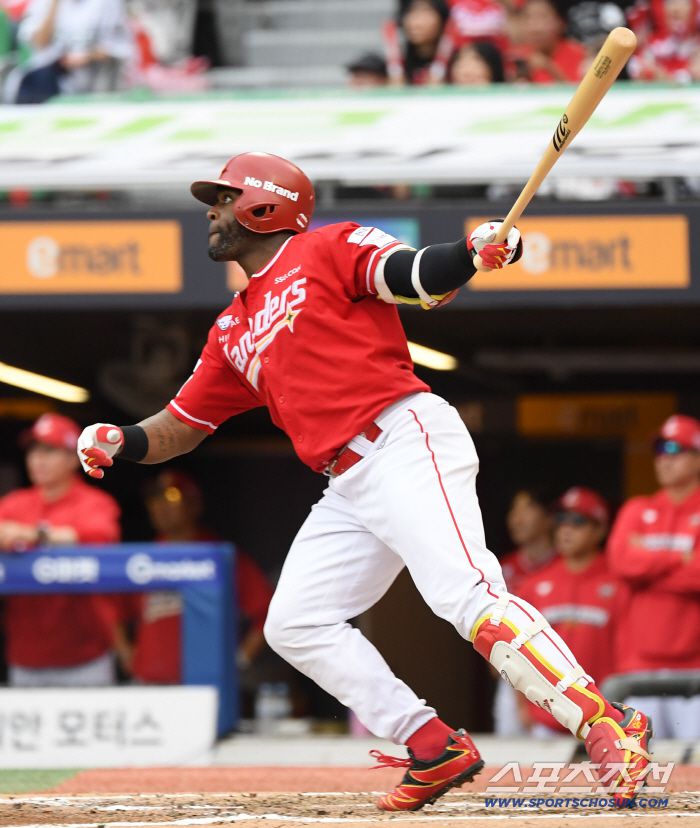 5회 역전타를 날린 에레디아.