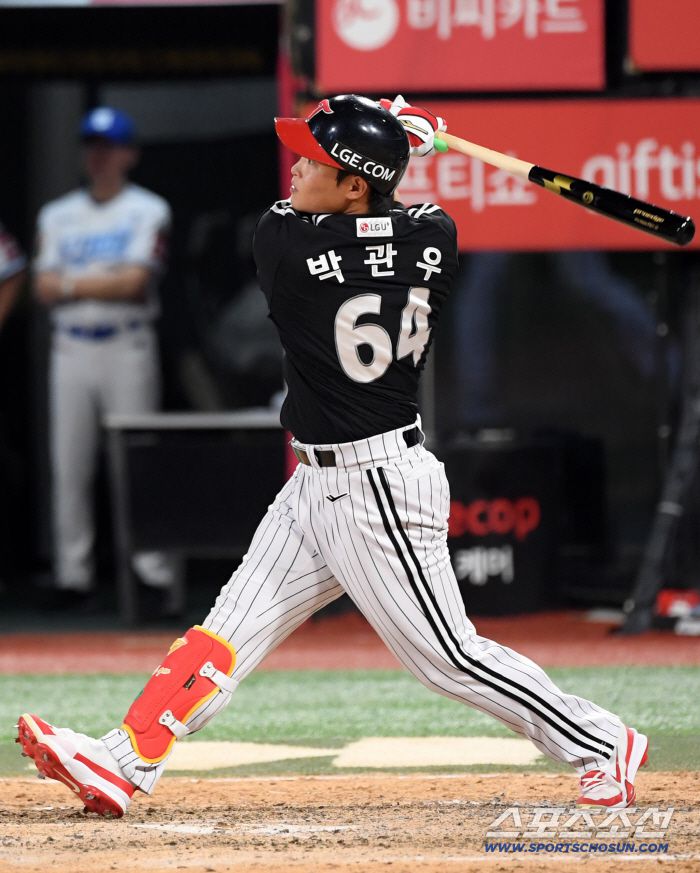 12일 수원KT위즈파크에서 열린 KBO리그 KT 위즈와 LG 트윈스의 경기. LG 박관우가 안타를 날리고 있다. 수원=박재만 기자 pjm@sportschosun.com/2025.08.12/