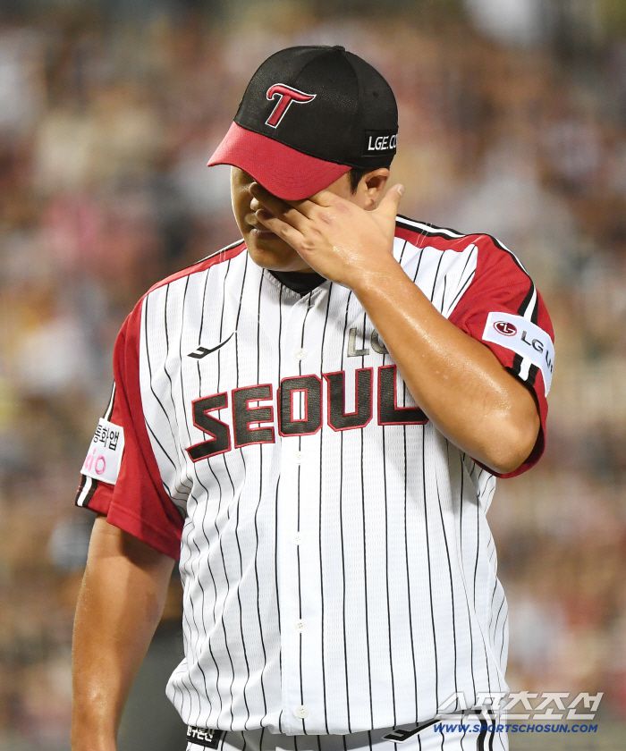 7일 서울 잠실구장에서 열린 SSG-LG전. 7회초 등판한 장현식이 1사 만루에서 교체되고 있다.  잠실=정재근 기자 cjg@sportschosun.com/2025.9.7/