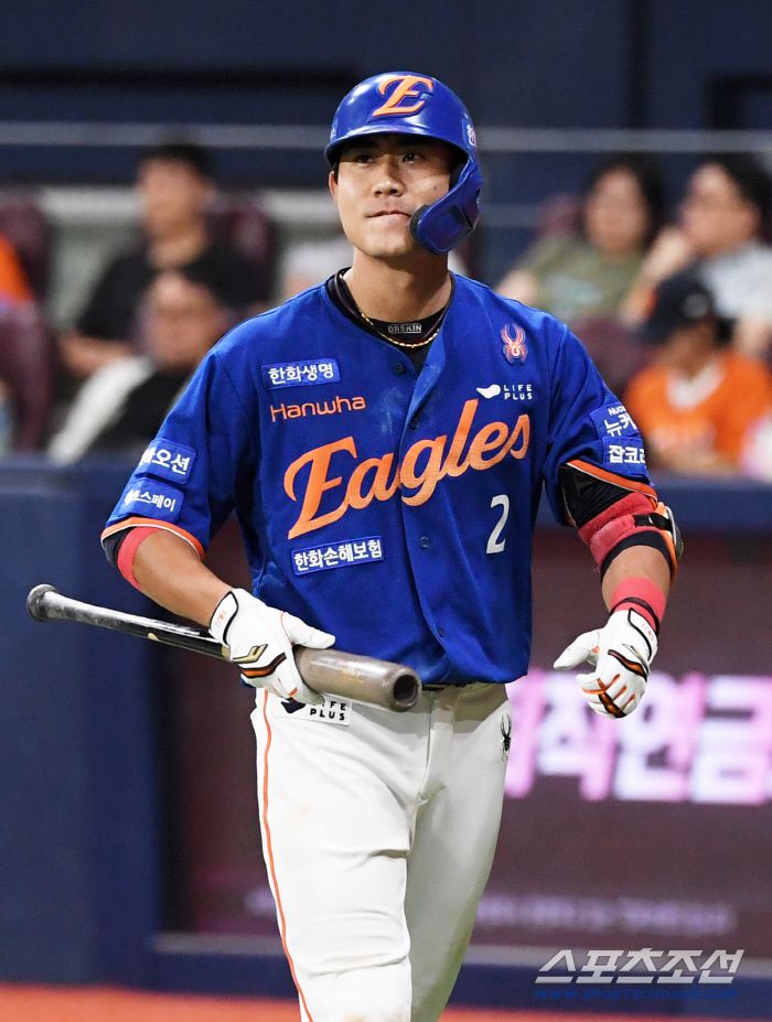 27일 서울 고척스카이돔에서 열린 키움 히어로즈와 한화이글스의 경기. 5회초 무사 1,3루 한화 심우준이 포수 뜬공으로 물러나고 있다. 고척=박재만 기자 pjm@sportschosun.com/2025.08.27/