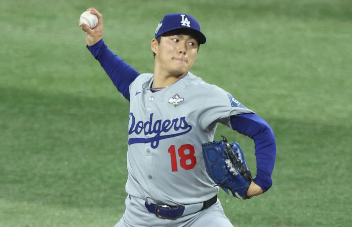 LA 다저스 야마모토 요시노부가 힘차게 공을 뿌리고 있다. UPI연합뉴스