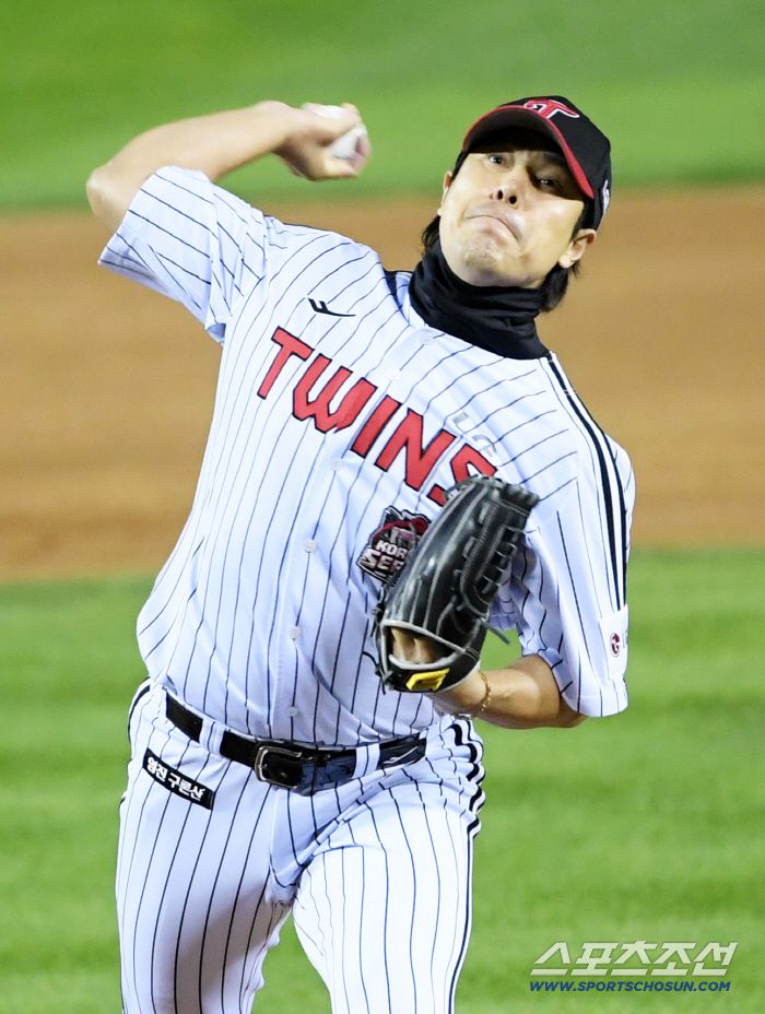 27일 잠실구장에서 열린 한국시리즈 2차전 LG 트윈스와 한화 이글스의 경기. LG 김진성이 역투하고 있다. 잠실=박재만 기자 pjm@sportschosun.com/2025.10.27/