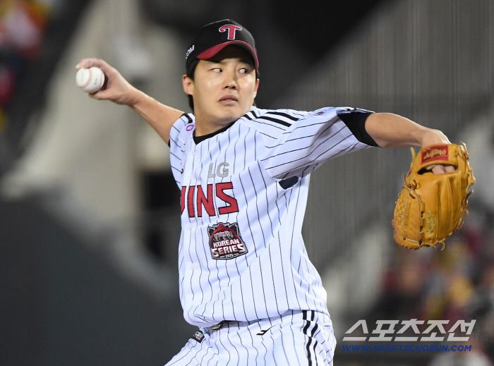 27일 서울 잠실구장에서 열린 한화와 LG의 한국시리즈 2차전. LG 선발투수 임찬규가 투구하고 있다. 잠실=정재근 기자 cjg@sportschosun.com/2025.10.27/