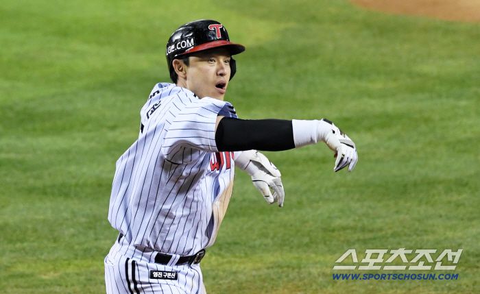 이날 류현진 천적은 박동원이었다. 추격을 알린 2타점 적시타 이후 투런포까지 터뜨렸다.
