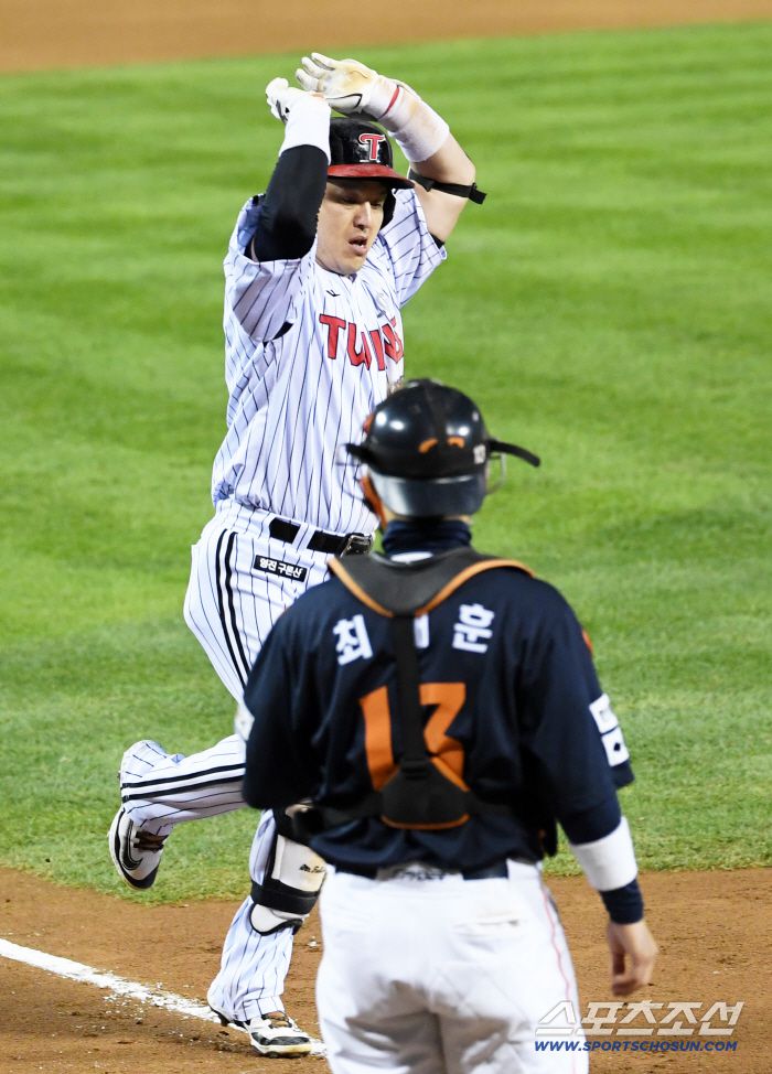 류현진을 강판 시킨 박동원의 투런포.