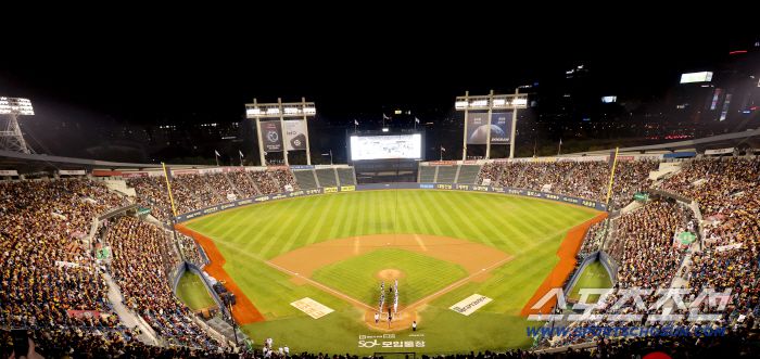 1일 잠실구장에서 열린 우승 행사에 2만2000명의 LG팬들이 꽉 채웠다. 사진제공=LG 트윈스