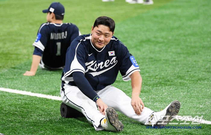 대한민국 야구대표팀이 5일 고척스카이돔에서 훈련을 가졌다. 이재원이 몸을 풀고 있다. 고척=박재만 기자 pjm@sportschosun.com/2025.11.05/