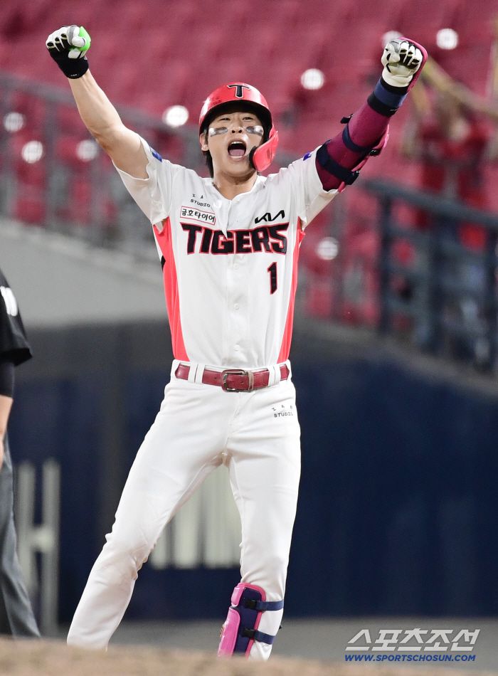 9회말 2사 1, 2루. 승부를 원점으로 돌리는 1타점 동점 적시타 날린 박찬호.