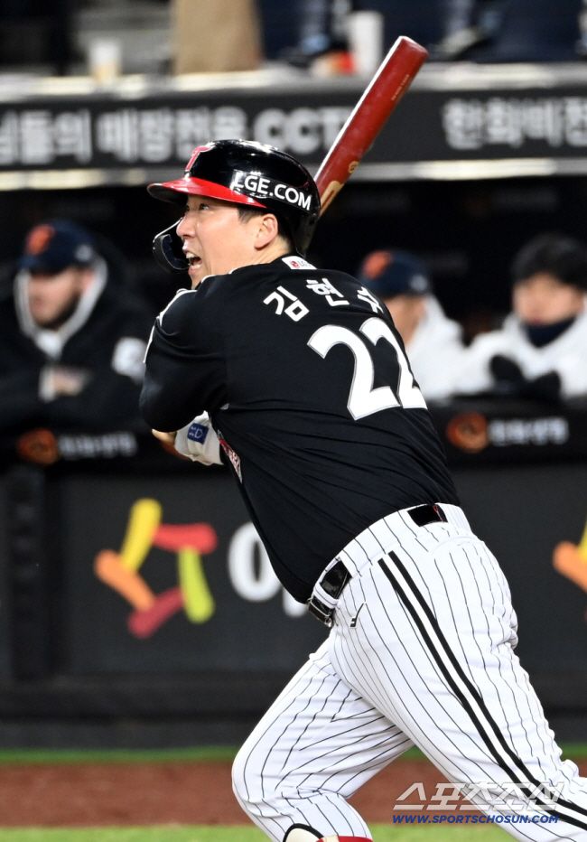 31일 대전 한화생명볼파크에서 열린 LG와 한화의 한국시리즈 5차전. 6회초 1사 2루 김현수가 1타점 적시타를 치고 있다. 대전=허상욱 기자wook@sportschosun.com/2025.10.31/
