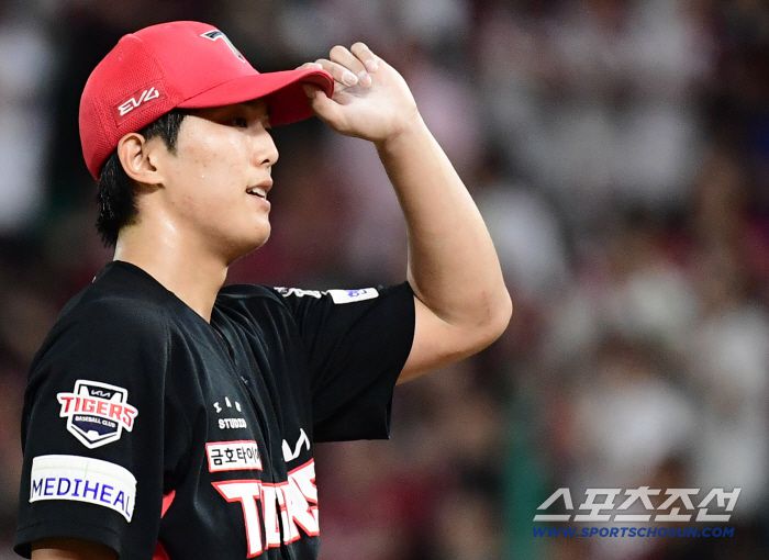 28일 인천 SSG랜더스필드에서 열린 KBO리그 SSG와 KIA의 경기. 3회 1사 1, 2루. 강판 당하는 KIA 선발 이의리. 인천=송정헌 기자songs@sportschosun.com/2025.08.28/