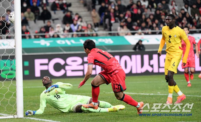 18일 서울월드컵경기장에서 열린 대한민국과 가나의 A매치 평가전. 이태석이 헤더골을 넣고 있다. 상암=박재만 기자 pjm@sportschosun.com/2025.11.18/