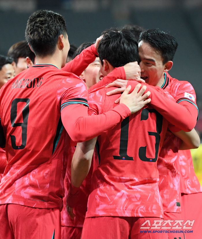 18일 서울월드컵경기장에서 열린 대한민국과 가나의 A매치 평가전. 이태석이 선취골을 넣은 뒤 환호하고 있다. 상암=박재만 기자 pjm@sportschosun.com/2025.11.18/