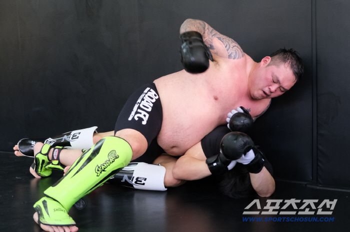 김남신이 허재혁과의 대결을 위해 훈련하고 있다. 사진제공=로드FC