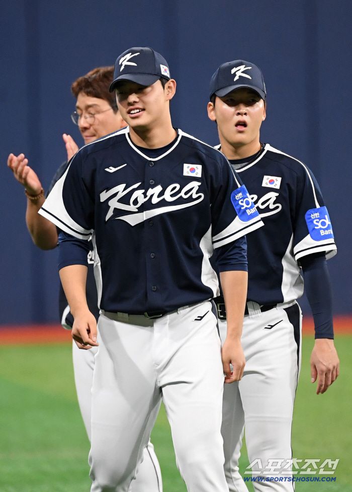 대한민국 야구대표팀이 5일 고척스카이돔에서 훈련을 가졌다. 문동주가 몸을 풀고 있다. 고척=박재만 기자 pjm@sportschosun.com/2025.11.05/