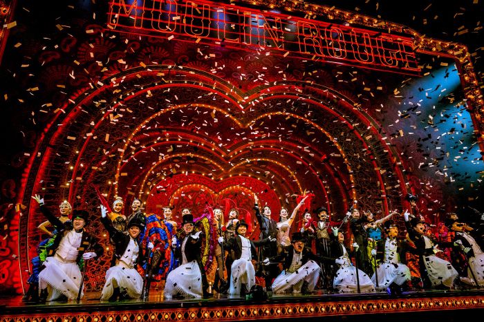 뮤지컬 '물랑루즈!'의 홍광호, 김지우(가운데)와 앙상블. 사진=CJ ENM