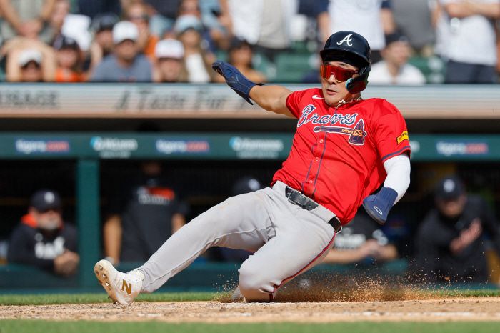DETROIT, MI - SEPTEMBER 20: Ha-Seong Kim #9 of the Atlanta Braves scores from second base on a hit by Jurickson Profar to take a 6-5 lead over the Detroit Tigers during the ninth inning at Comerica Park on September 20, 2025 in Detroit, Michigan.   Duane Burleson/Getty Images/AFP (Photo by Duane Burleson / GETTY IMAGES NORTH AMERICA / Getty Images via AFP)        <저작권자(c) 연합뉴스, 무단 전재-재배포, AI 학습 및 활용 금지>