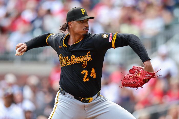 메이저리그 보스턴 레드삭스와 피츠버그 파이어리츠가 빅딜을 단행했다.  메이저리그 공식 홈페이지 MLB닷컴은 5일(한국시각) 보스턴과 피츠버그가 2대3 트레이드를 성사시켰다고 보도했다.  보스턴은 즉시 전력 선발투수를 얻고 피츠버그는 공격 잠재력을 지닌 외야수를 받았다.AP연합뉴스