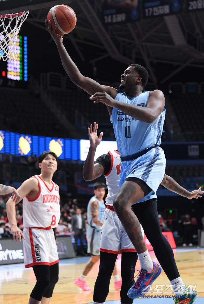 5일 고양체육관에서 열린 프로농구 고양 소노-서울 SK전. 소노 존슨이 레이업슛을 시도하고 있다. 고양=정재근 기자 cjg@sportschosun.com/2025.12.5/