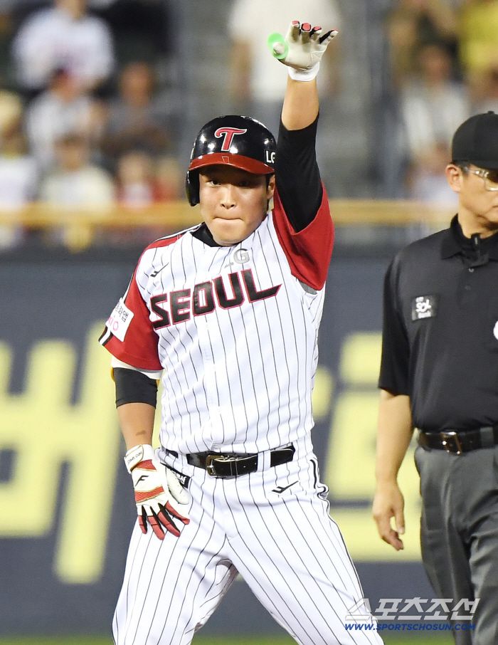 7일 서울 잠실구장에서 열린 SSG-LG전. 7회말 무사 박관우가 2루타를 친 후 기뻐하고 있다.  잠실=정재근 기자 cjg@sportschosun.com/2025.9.7/