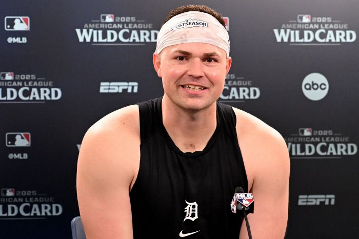 CLEVELAND, OHIO - SEPTEMBER 30: Tarik Skubal #29 of the Detroit Tigers speaks with the media following game one of the American League Wild Card Series at Progressive Field on September 30, 2025 in Cleveland, Ohio.   Nick Cammett/Getty Images/AFP (Photo by Nick Cammett / GETTY IMAGES NORTH AMERICA / Getty Images via AFP)        <저작권자(c) 연합뉴스, 무단 전재-재배포, AI 학습 및 활용 금지>