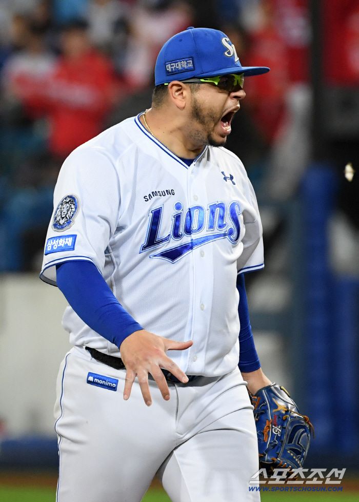 14일 대구 라이온즈파크에서 열린 삼성과 SSG의 준PO 4차전. 7회초 2사 1루 삼성 후라도가 SSG 김성욱을 땅볼 처리한 뒤 포효하고 있다. 대구=박재만 기자 pjm@sportschosun.com/2025.10.14/