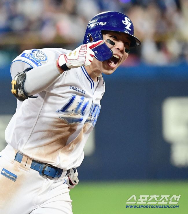 22일 대구 삼성라이온즈파크에서 열린 삼성과 한화의 PO 4차전. 6회 동점 3점홈런을 날린 삼성 김영웅. 대구=송정헌 기자songs@sportschosun.com/2025.10.22/