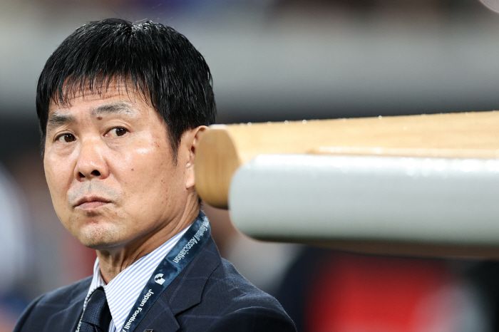 (251118) -- TOKYO, Nov. 18, 2025 (Xinhua) -- Moriyasu Hajime, head coach of Japan, is seen before a friendly football match between Japan and Bolivia in Tokyo, Japan, on Nov. 18, 2025. (Xinhua/Jia Haocheng)        <저작권자(c) 연합뉴스, 무단 전재-재배포, AI 학습 및 활용 금지>