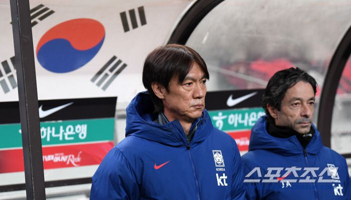 18일 서울월드컵경기장에서 열린 대한민국과 가나의 A매치 평가전. 홍명보 감독이 생각에 잠겨 있다. 상암=박재만 기자 pjm@sportschosun.com/2025.11.18/