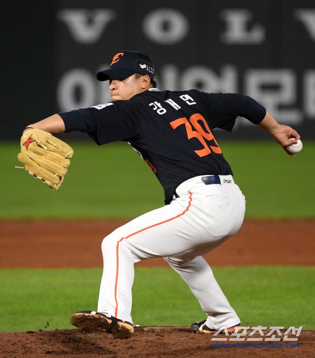 9일 부산 사직구장에서 열린 롯데 자이언츠와 한화 이글스의 경기. 한화 강재민이 역투하고 있다. 부산=박재만 기자 pjm@sportschosun.com/2025.09.09/