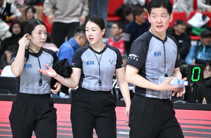 김수연 이지연 장준혁 심판. 사진제공=KBL