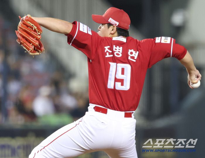 27일 서울 잠실구장에서 열린 SSG-두산전. 9회말 마무리 조병현이 등판해 투구하고 있다. 잠실=정재근 기자 cjg@sportschosun.com/2025.9.27/