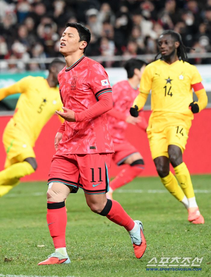 18일 서울월드컵경기장에서 열린 대한민국과 가나의 A매치 평가전. 황희찬이 페널티킥을 실축하고 있다. 상암=박재만 기자 pjm@sportschosun.com/2025.11.18/