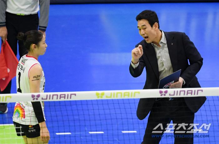 성장 중인 몽골소녀 인쿠시를 위해 두 팔 걷고 나선 고희진 감독.