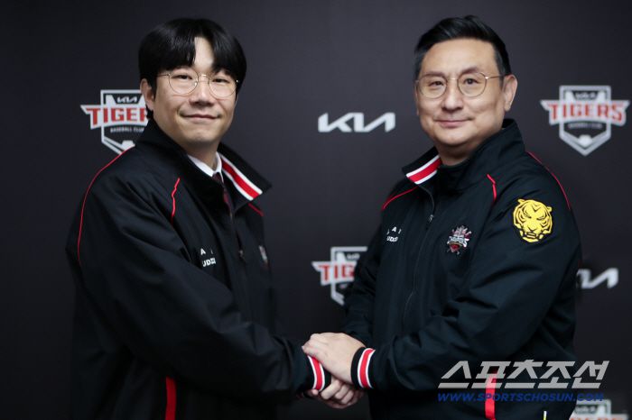 KIA 양현종과 심재학 단장. 사진제공=KIA 타이거즈