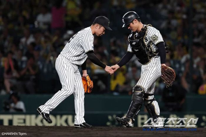 지난 9월 26일 주니치전 9회 등판해 1이닝을 무실점으로 봉쇄한 이시이. 사진캡처=한신 타이거즈 SNS