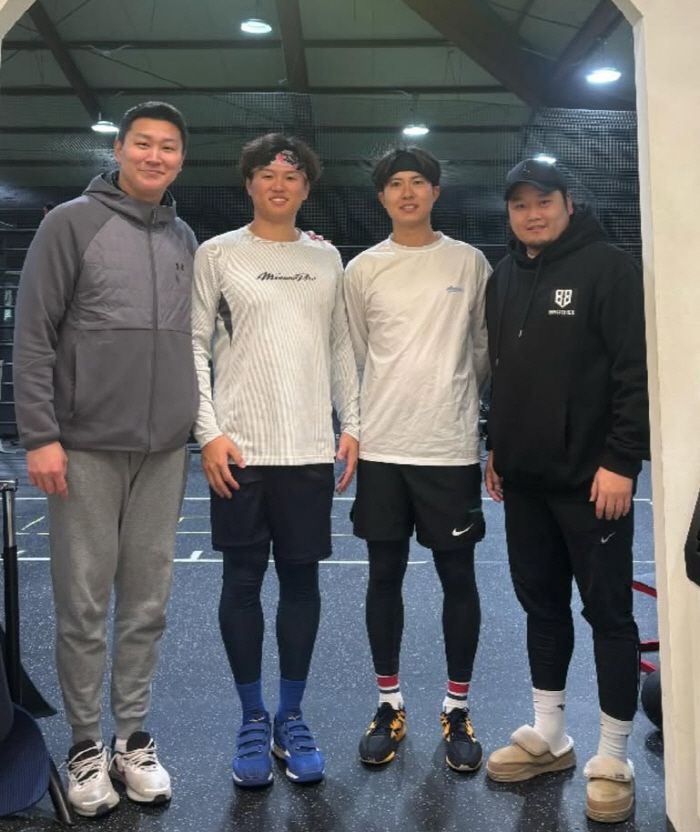 이원준 코치, 와카마츠 나오키, 교야마 마사야, 김태훈 코치(왼쪽부터). 사진=브라더스포츠아카데미 SNS